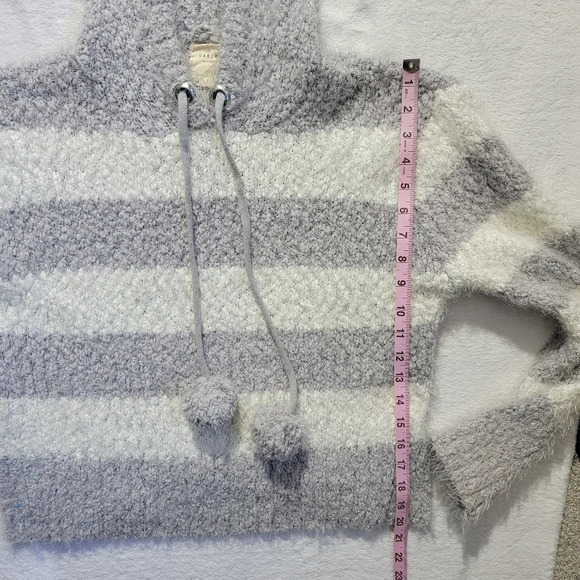 Harper Heritage Gray White Striped Hooded Sweater Cozy Puff Ball Drawstring Sz M - Picture 12 of 12